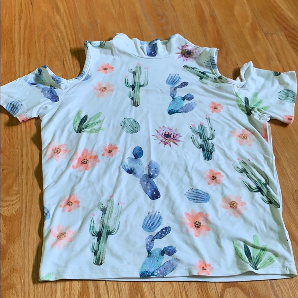 White shirt sleeve turtle neck with cactus pattern